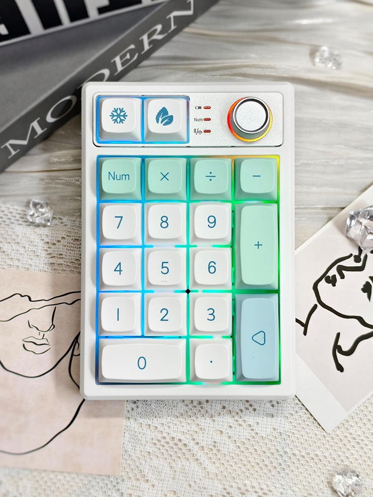Trójtrybowy Bluetooth KEYCOOL  – Gaming Keyboard No Number Pad recenzja i cena